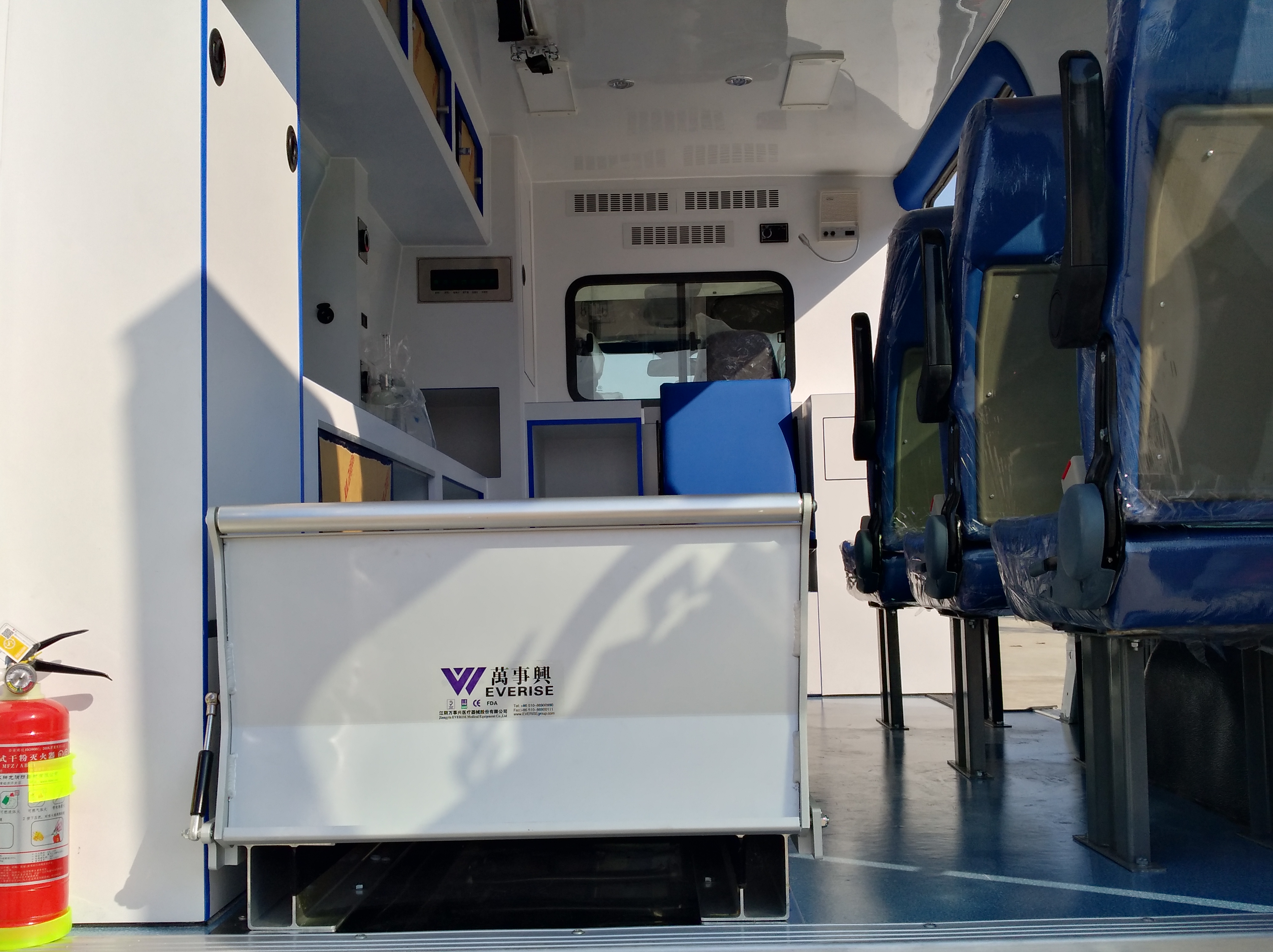 福特新世代長軸中頂救護車（監護型/運輸型）