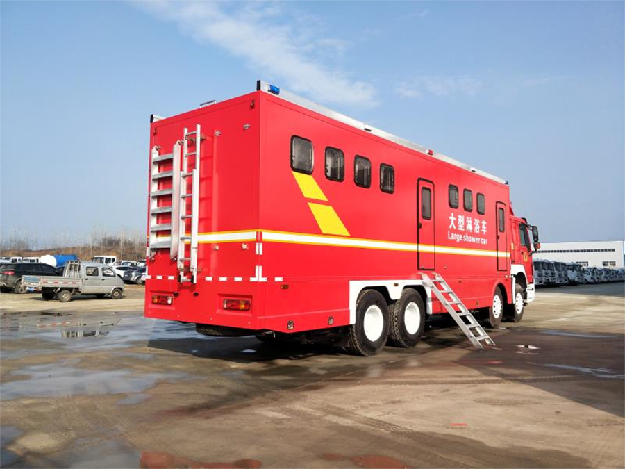 重汽六驅20人淋浴車
