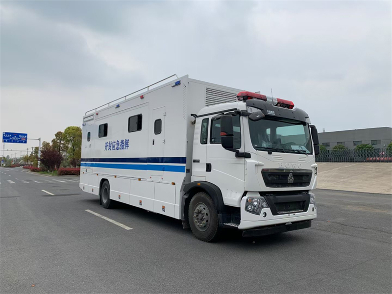 重汽豪沃指揮車(chē)